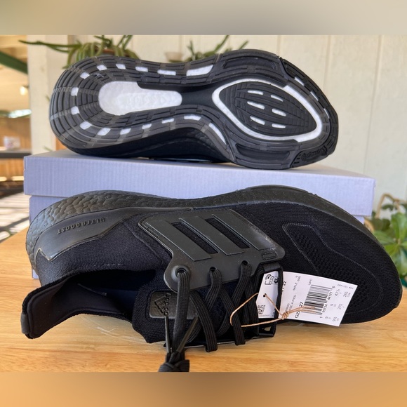 108. ADIDAS ULTRABOOST 22 RUNNING SHOES - Picture 7 of 10